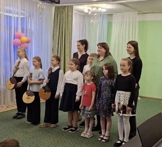 Ученики ДШИ № 5 показали концертную программу в детском саду «Василёк»